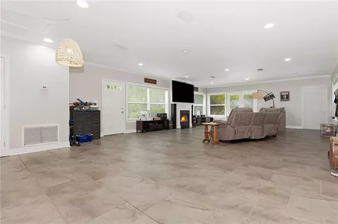 Living - 436 Byron Ave E, Mobile, AL 36609 photo 4 of 6