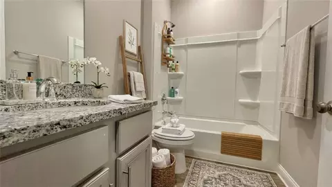 Bath - 1073 Realm Rd E, Mobile, AL 36608 photo 5 of 5
