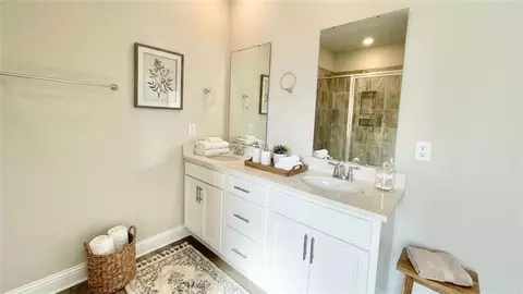 Bath - 1073 Realm Rd E, Mobile, AL 36608 photo 3 of 5