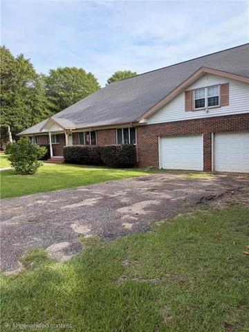 302 Valley Rd, Chickasaw, AL 36611