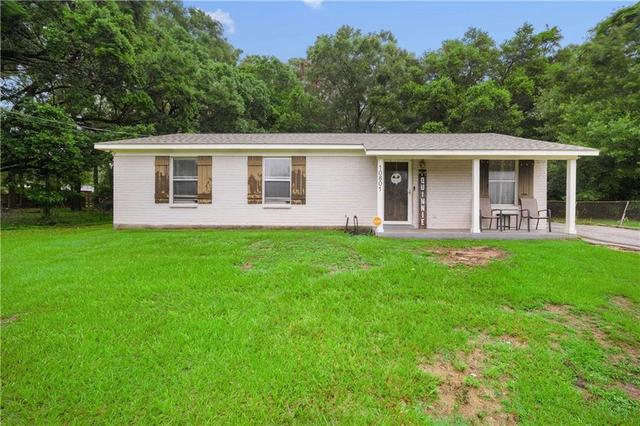 10801 Meadow Ln W, Irvington, AL 36544