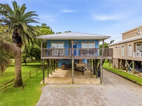 1303 Chaumont Ave, Dauphin Island, AL 36528