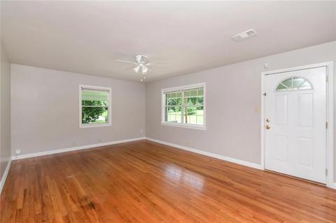 Living - 325 Alpine St, Chickasaw, AL 36611 photo 2 of 2