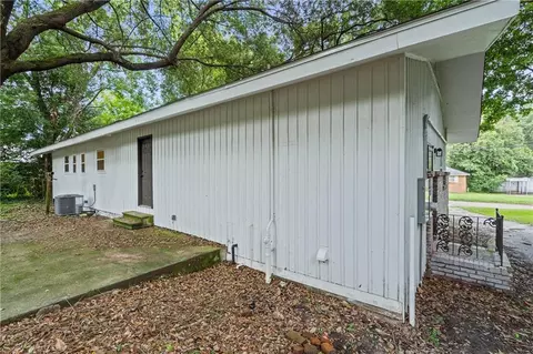 Exterior - 2212 David Dr, Mobile, AL 36605 photo 1 of 3