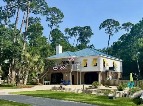 703 Bienville Blvd, Dauphin Island, AL 36528
