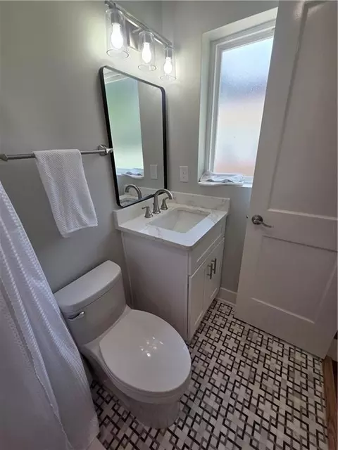 Bath - 40 Lourando Dr W, Mobile, AL 36606 photo 2 of 4
