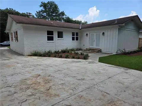 Exterior - 40 Lourando Dr W, Mobile, AL 36606 photo 3 of 4