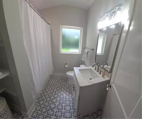 Bath - 40 Lourando Dr W, Mobile, AL 36606 photo 4 of 4