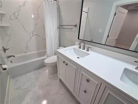 Bath - 40 Lourando Dr W, Mobile, AL 36606 photo 1 of 4