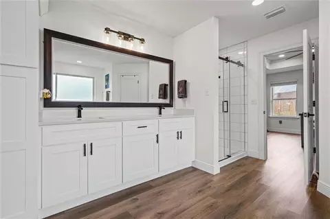 Bath - 370 Allison Ct, Mobile, AL 36608 photo 1 of 2