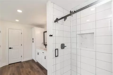 Bath - 370 Allison Ct, Mobile, AL 36608 photo 3 of 7