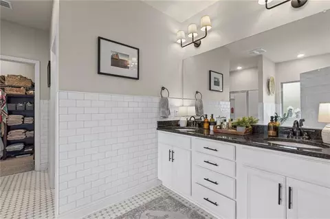 Bath - 9010 Crain Ave, Mobile, AL 36695 photo 1 of 4