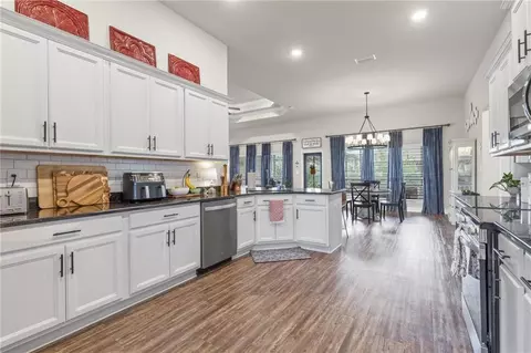 Kitchen - 9010 Crain Ave, Mobile, AL 36695 photo 2 of 2