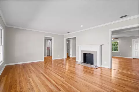 Living - 113 Maury Dr, Mobile, AL 36606 photo 1 of 4