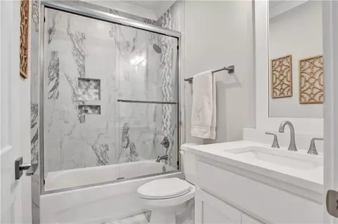 Bath - 17475 Burwick Loop, Fairhope, AL 36532 photo 9 of 9