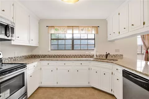 Kitchen - 19 Parma Dr, Daphne, AL 36526 photo 4 of 6