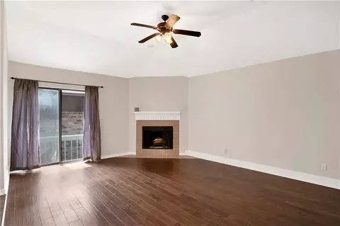 Living - 19 Parma Dr, Daphne, AL 36526 photo 2 of 4