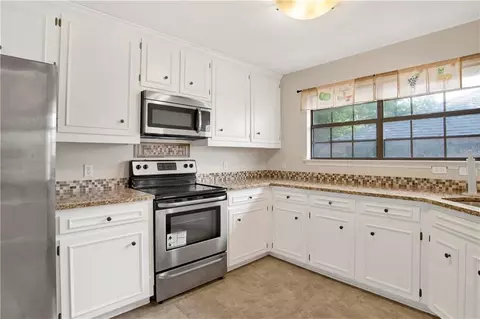 Kitchen - 19 Parma Dr, Daphne, AL 36526 photo 3 of 6