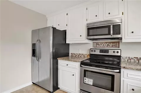 Kitchen - 19 Parma Dr, Daphne, AL 36526 photo 6 of 6