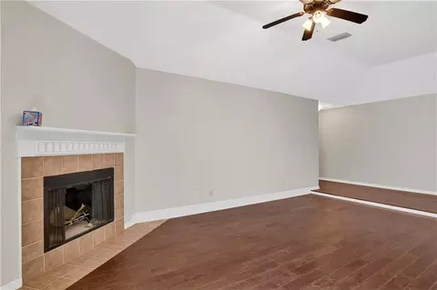 Living - 19 Parma Dr, Daphne, AL 36526 photo 3 of 4