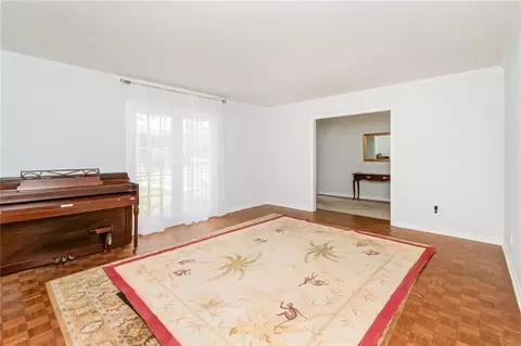 Living - 3675 Claridge Rd N, Mobile, AL 36608 photo 3 of 6