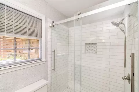 Bath - 3675 Claridge Rd N, Mobile, AL 36608 photo 2 of 5