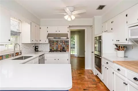 Kitchen - 3675 Claridge Rd N, Mobile, AL 36608 photo 6 of 7