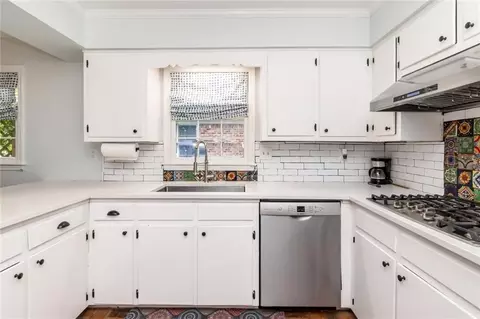 Kitchen - 3675 Claridge Rd N, Mobile, AL 36608 photo 3 of 7