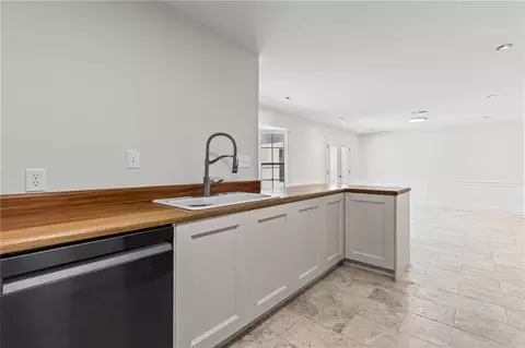 Kitchen - 2605 Demetropolis Rd, Mobile, AL 36609 photo 2 of 2