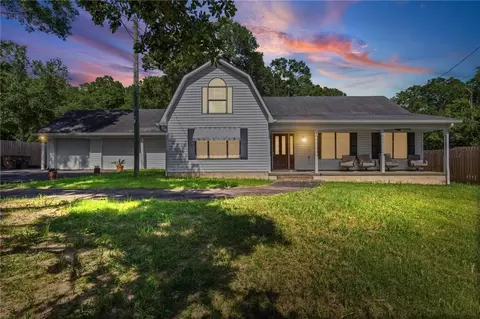 Exterior - 2605 Demetropolis Rd, Mobile, AL 36609 photo 2 of 10