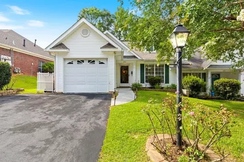 246 Spring Lake Dr N, Mobile, AL 36695
