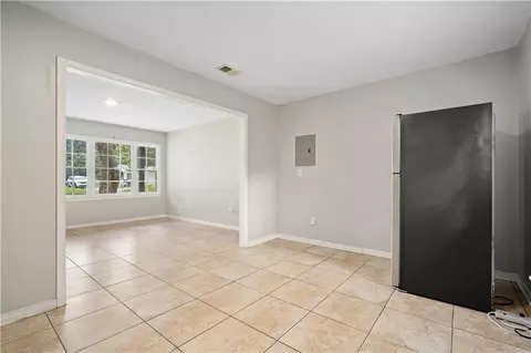 Living - 6550 Athey Ct, Mobile, AL 36608 photo 4 of 4
