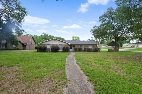 1610 Chase Dr, Saraland, AL 36571