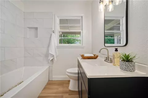 Bath - 754 Stanton Rd, Mobile, AL 36617 photo 1 of 3