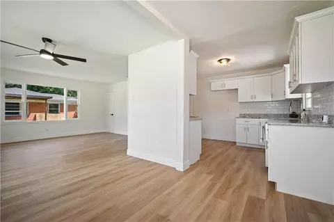 Living - 754 Stanton Rd, Mobile, AL 36617 photo 4 of 6