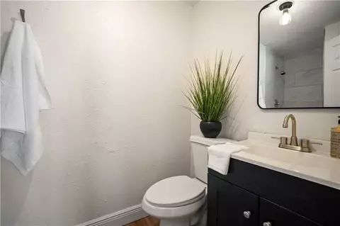 Bath - 754 Stanton Rd, Mobile, AL 36617 photo 2 of 3
