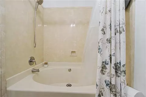 Bath - 13151 Roberts Rd, Chunchula, AL 36521 photo 3 of 5