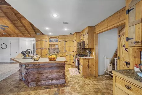 Kitchen - 13151 Roberts Rd, Chunchula, AL 36521 photo 2 of 5