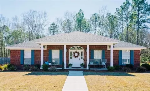 1721 Spanish Trace Dr, Saraland, AL 36571