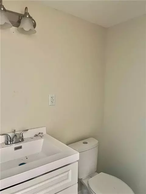 Bath - 119 Thomas Ave S, Mobile, AL 36610 photo 2 of 5