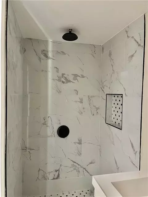 Bath - 119 Thomas Ave S, Mobile, AL 36610 photo 3 of 5