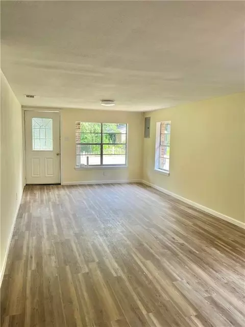 Living - 119 Thomas Ave S, Mobile, AL 36610 photo 2 of 2