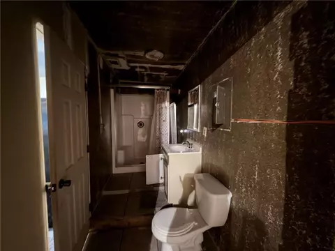 Bath - 1804 Brill Rd, Mobile, AL 36605 photo 3 of 3