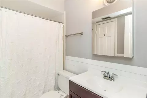 Bath - 5911 Shenandoah Rd N, Mobile, AL 36608 photo 1 of 4