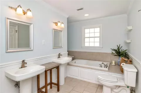Bath - 5911 Shenandoah Rd N, Mobile, AL 36608 photo 2 of 4