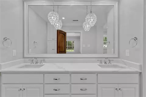 Bath - 2553 Durham Dr S, Mobile, AL 36606 photo 7 of 11