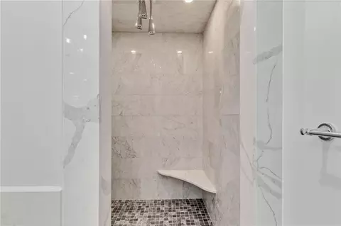 Bath - 2553 Durham Dr S, Mobile, AL 36606 photo 10 of 11