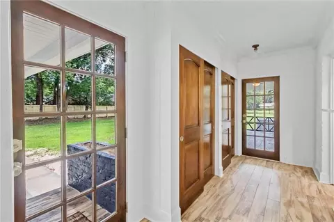 Entry Way - 2553 Durham Dr S, Mobile, AL 36606 photo 3 of 5