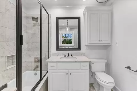Bath - 2553 Durham Dr S, Mobile, AL 36606 photo 5 of 11