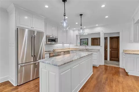 Kitchen - 2553 Durham Dr S, Mobile, AL 36606 photo 2 of 8